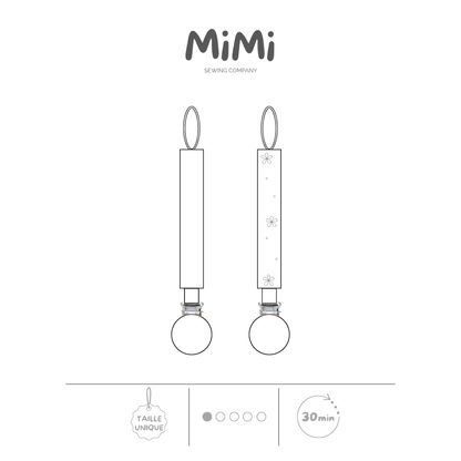Dessin technique au trait montrant deux versions d’une attache-suce suspendue, sous le logo MiMi Sewing Company, sur un fond blanc. Une version présente une attache-suce unie, tandis que l’autre présente une attache-suce avec broderie. Des icônes au bas indiquent une taille unique, un niveau de difficulté de 1/5 et un temps de réalisation de 30 minutes.
